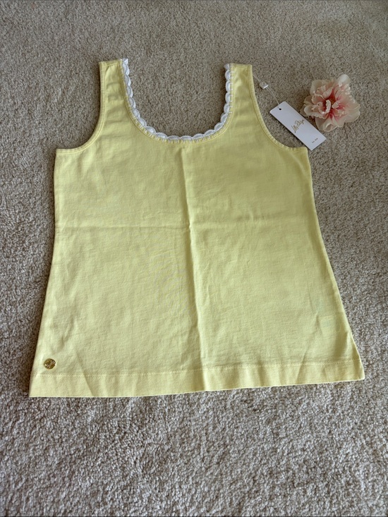Lilly Pulitzer Tops - Lilly Pulitzer Pale Yellow Scoop Neck Tank with White Lace Trim